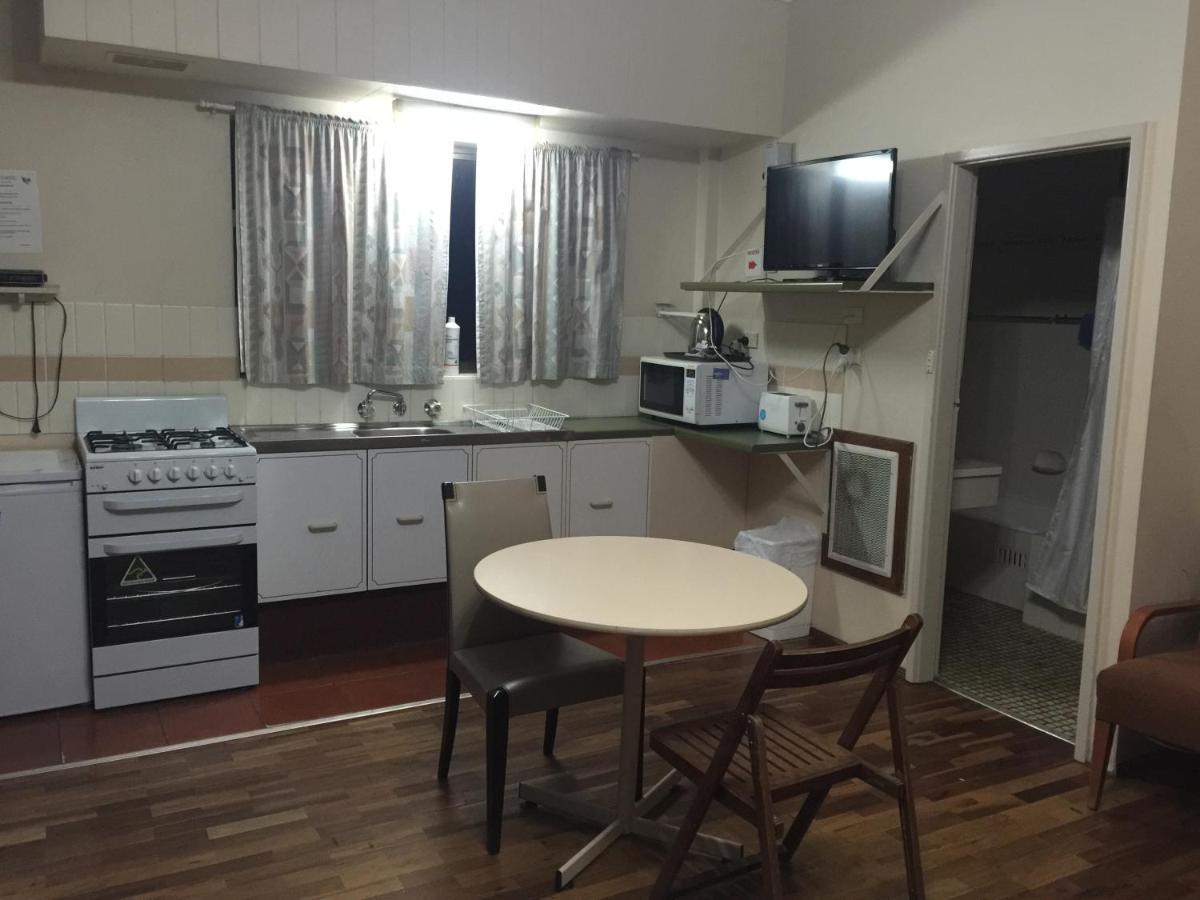 Snowgate Motel + Apartments เบอร์ริเดล ภายนอก รูปภาพ